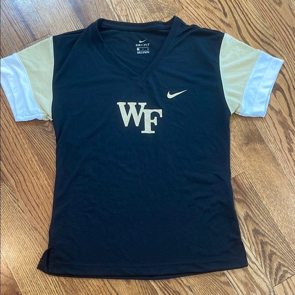 Women’s Wake Forest Demon Deacons Nike Shirt. Size S. Like New Condition. WFU.